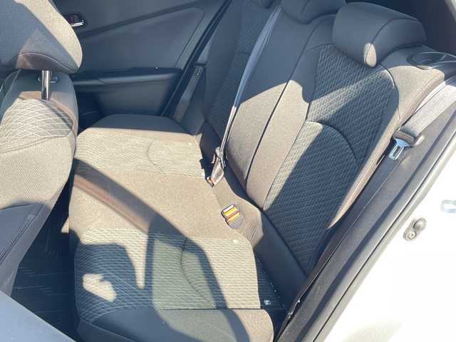 トヨタ プリウス E 千葉県 2017(平29)年 6.8万km シルバーM 純正ナビ/・NSCD-W66/・CD/BT/ワンセグ/バックカメラ/レーダークルーズコントロール/ビルトインETC/LDA/スペアキー/LEDヘッドライト/オートライト