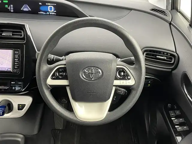 トヨタ プリウス E 千葉県 2017(平29)年 6.8万km シルバーM 純正ナビ/・NSCD-W66/・CD/BT/ワンセグ/バックカメラ/レーダークルーズコントロール/ビルトインETC/LDA/スペアキー/LEDヘッドライト/オートライト