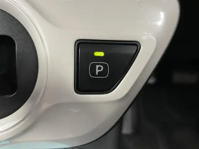 トヨタ プリウス E 千葉県 2017(平29)年 6.8万km シルバーM 純正ナビ/・NSCD-W66/・CD/BT/ワンセグ/バックカメラ/レーダークルーズコントロール/ビルトインETC/LDA/スペアキー/LEDヘッドライト/オートライト