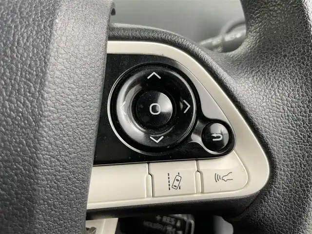 トヨタ プリウス E 千葉県 2017(平29)年 6.8万km シルバーM 純正ナビ/・NSCD-W66/・CD/BT/ワンセグ/バックカメラ/レーダークルーズコントロール/ビルトインETC/LDA/スペアキー/LEDヘッドライト/オートライト