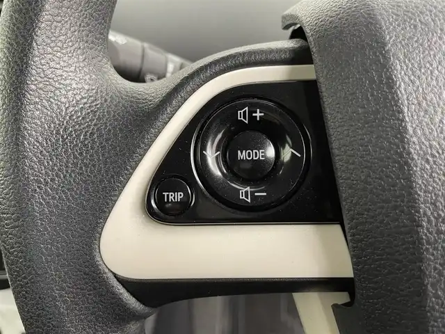 トヨタ プリウス E 千葉県 2017(平29)年 6.8万km シルバーM 純正ナビ/・NSCD-W66/・CD/BT/ワンセグ/バックカメラ/レーダークルーズコントロール/ビルトインETC/LDA/スペアキー/LEDヘッドライト/オートライト