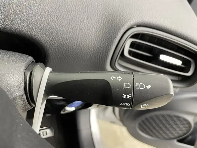 トヨタ プリウス E 千葉県 2017(平29)年 6.8万km シルバーM 純正ナビ/・NSCD-W66/・CD/BT/ワンセグ/バックカメラ/レーダークルーズコントロール/ビルトインETC/LDA/スペアキー/LEDヘッドライト/オートライト