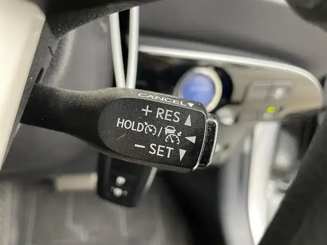 トヨタ プリウス E 千葉県 2017(平29)年 6.8万km シルバーM 純正ナビ/・NSCD-W66/・CD/BT/ワンセグ/バックカメラ/レーダークルーズコントロール/ビルトインETC/LDA/スペアキー/LEDヘッドライト/オートライト