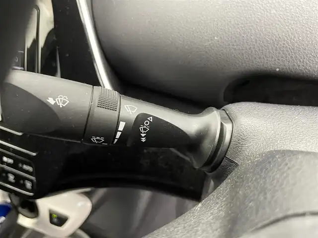 トヨタ プリウス E 千葉県 2017(平29)年 6.8万km シルバーM 純正ナビ/・NSCD-W66/・CD/BT/ワンセグ/バックカメラ/レーダークルーズコントロール/ビルトインETC/LDA/スペアキー/LEDヘッドライト/オートライト