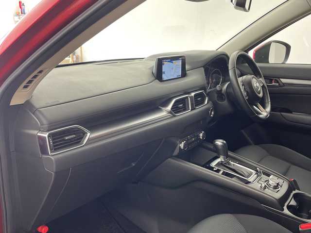 マツダ ＣＸ－５ XD プロアクティブ 兵庫県 2017(平29)年 6.6万km ソウルレッドクリスタルM ・純正ナビ（AM/FM/BT)/・バックカメラ/・サイドカメラ/・ビルトインETC/・スマートシティブレーキサポート/・スマートブレーキサポート/・レーンキープアシストシステム/・ドライバーアテンションアラート/・車間認知支援システム/・ブラインドスポットモニターシステム/・交通標識認識システム/・レーダークルーズコントロール/・クリアランスソナー/・ヘッドアップディスプレイ/・アダプティブLEDヘッドライト/・ステアリングスイッチ/・革巻きステアリング/・純正19インチアルミホイール/・電動格納ウィンカーミラー/・純正フロアマット/・スマートキー/・スペアキー/・保証書/・取扱説明書