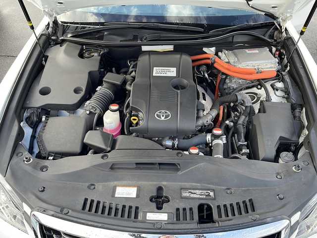 トヨタ クラウン ハイブリッド ロイヤルサルーン 岩手県 2015(平27)年 14万km ホワイトパールクリスタルシャイン 純正ナビ(CD/DVD/ラジオ/AUX/USB/SD/BT)/フルセグテレビ/バックカメラ/前席シートヒーター/前席パワーシート/ハンドルヒーター/ビルトインETC/クルーズコントロール/スマートキー/プッシュスタート/ステアリングスイッチ/前方ドライブレコーダー(VREC-DZ300)/社外17inアルミホイール/純正AW付冬タイヤ積込/純正フロアマット/LEDヘッドライト/フォグランプ/取説＆保証書