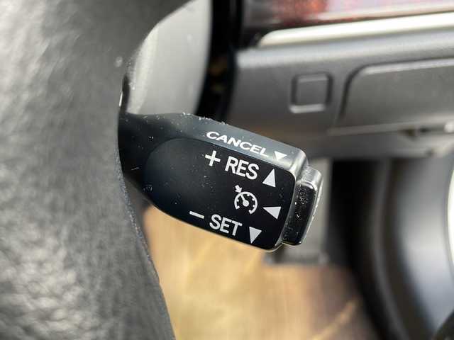 トヨタ クラウン ハイブリッド ロイヤルサルーン 岩手県 2015(平27)年 14万km ホワイトパールクリスタルシャイン 純正ナビ(CD/DVD/ラジオ/AUX/USB/SD/BT)/フルセグテレビ/バックカメラ/前席シートヒーター/前席パワーシート/ハンドルヒーター/ビルトインETC/クルーズコントロール/スマートキー/プッシュスタート/ステアリングスイッチ/前方ドライブレコーダー(VREC-DZ300)/社外17inアルミホイール/純正AW付冬タイヤ積込/純正フロアマット/LEDヘッドライト/フォグランプ/取説＆保証書