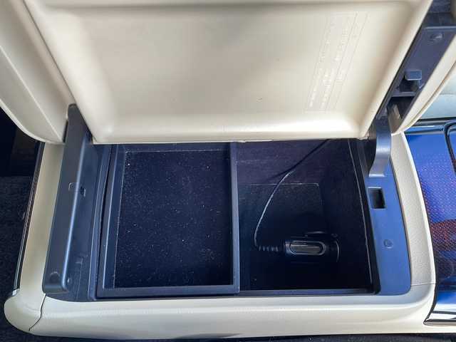 トヨタ クラウン ハイブリッド ロイヤルサルーン 岩手県 2015(平27)年 14万km ホワイトパールクリスタルシャイン 純正ナビ(CD/DVD/ラジオ/AUX/USB/SD/BT)/フルセグテレビ/バックカメラ/前席シートヒーター/前席パワーシート/ハンドルヒーター/ビルトインETC/クルーズコントロール/スマートキー/プッシュスタート/ステアリングスイッチ/前方ドライブレコーダー(VREC-DZ300)/社外17inアルミホイール/純正AW付冬タイヤ積込/純正フロアマット/LEDヘッドライト/フォグランプ/取説＆保証書