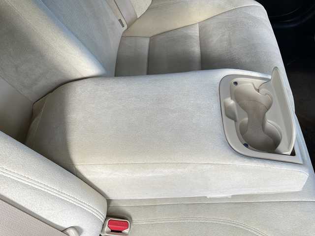 トヨタ クラウン ハイブリッド ロイヤルサルーン 岩手県 2015(平27)年 14万km ホワイトパールクリスタルシャイン 純正ナビ(CD/DVD/ラジオ/AUX/USB/SD/BT)/フルセグテレビ/バックカメラ/前席シートヒーター/前席パワーシート/ハンドルヒーター/ビルトインETC/クルーズコントロール/スマートキー/プッシュスタート/ステアリングスイッチ/前方ドライブレコーダー(VREC-DZ300)/社外17inアルミホイール/純正AW付冬タイヤ積込/純正フロアマット/LEDヘッドライト/フォグランプ/取説＆保証書