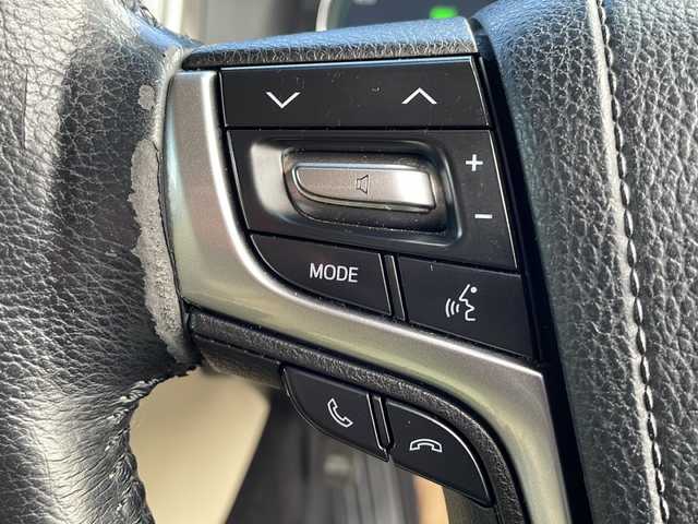 トヨタ クラウン ハイブリッド ロイヤルサルーン 岩手県 2015(平27)年 14万km ホワイトパールクリスタルシャイン 純正ナビ(CD/DVD/ラジオ/AUX/USB/SD/BT)/フルセグテレビ/バックカメラ/前席シートヒーター/前席パワーシート/ハンドルヒーター/ビルトインETC/クルーズコントロール/スマートキー/プッシュスタート/ステアリングスイッチ/前方ドライブレコーダー(VREC-DZ300)/社外17inアルミホイール/純正AW付冬タイヤ積込/純正フロアマット/LEDヘッドライト/フォグランプ/取説＆保証書