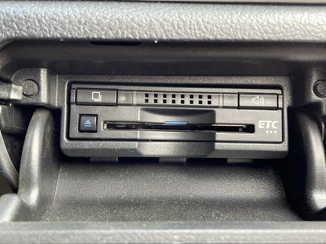 トヨタ クラウン ハイブリッド ロイヤルサルーン 岩手県 2015(平27)年 14万km ホワイトパールクリスタルシャイン 純正ナビ(CD/DVD/ラジオ/AUX/USB/SD/BT)/フルセグテレビ/バックカメラ/前席シートヒーター/前席パワーシート/ハンドルヒーター/ビルトインETC/クルーズコントロール/スマートキー/プッシュスタート/ステアリングスイッチ/前方ドライブレコーダー(VREC-DZ300)/社外17inアルミホイール/純正AW付冬タイヤ積込/純正フロアマット/LEDヘッドライト/フォグランプ/取説＆保証書