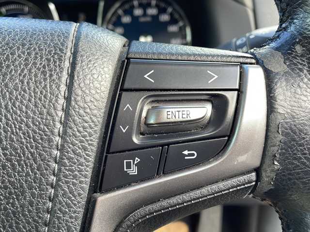 トヨタ クラウン ハイブリッド ロイヤルサルーン 岩手県 2015(平27)年 14万km ホワイトパールクリスタルシャイン 純正ナビ(CD/DVD/ラジオ/AUX/USB/SD/BT)/フルセグテレビ/バックカメラ/前席シートヒーター/前席パワーシート/ハンドルヒーター/ビルトインETC/クルーズコントロール/スマートキー/プッシュスタート/ステアリングスイッチ/前方ドライブレコーダー(VREC-DZ300)/社外17inアルミホイール/純正AW付冬タイヤ積込/純正フロアマット/LEDヘッドライト/フォグランプ/取説＆保証書