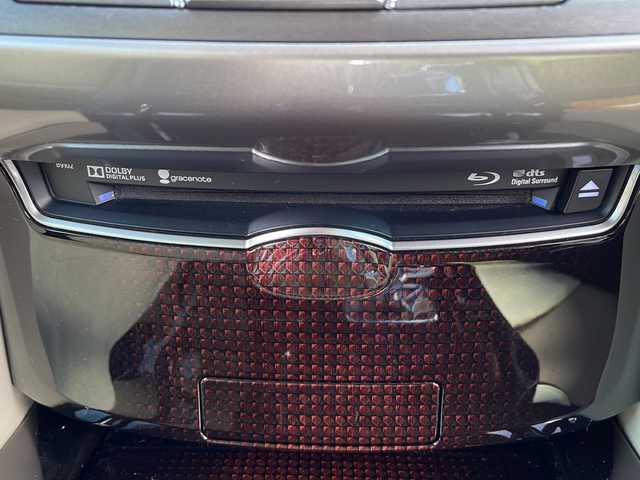 トヨタ クラウン ハイブリッド ロイヤルサルーン 岩手県 2015(平27)年 14万km ホワイトパールクリスタルシャイン 純正ナビ(CD/DVD/ラジオ/AUX/USB/SD/BT)/フルセグテレビ/バックカメラ/前席シートヒーター/前席パワーシート/ハンドルヒーター/ビルトインETC/クルーズコントロール/スマートキー/プッシュスタート/ステアリングスイッチ/前方ドライブレコーダー(VREC-DZ300)/社外17inアルミホイール/純正AW付冬タイヤ積込/純正フロアマット/LEDヘッドライト/フォグランプ/取説＆保証書