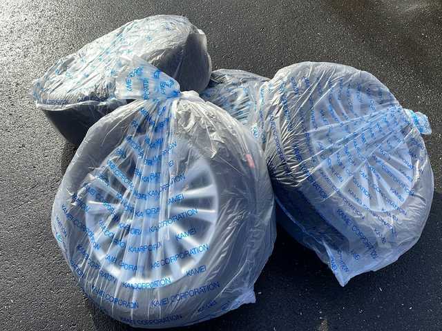 トヨタ クラウン ハイブリッド ロイヤルサルーン 岩手県 2015(平27)年 14万km ホワイトパールクリスタルシャイン 純正ナビ(CD/DVD/ラジオ/AUX/USB/SD/BT)/フルセグテレビ/バックカメラ/前席シートヒーター/前席パワーシート/ハンドルヒーター/ビルトインETC/クルーズコントロール/スマートキー/プッシュスタート/ステアリングスイッチ/前方ドライブレコーダー(VREC-DZ300)/社外17inアルミホイール/純正AW付冬タイヤ積込/純正フロアマット/LEDヘッドライト/フォグランプ/取説＆保証書