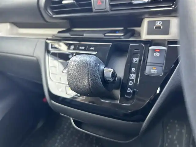 三菱 デリカミニ T プレミアム 大分県 2024(令6)年 2.9万km 緑 〇ワンオーナー/〇ハーフレザーシート/〇純正メモリーナビ（MM223D-LM）/　ラジオ・BT・USB/〇全方位カメラ/〇ETC/〇純正LEDヘッドライト/〇純正フォグランプ/〇スマートキー/〇エンジンプッシュスタート/〇パドルシフト/〇ACC/〇LKA/〇MI-PILOT/〇両側パワースライドドア/〇ルーフレール/〇アイドリングストップ/〇ステアリングヒーター/〇ステアリングスイッチ/〇フロアマット/〇ドアバイザー/〇プライバシーガラス/〇前後ドライブレコーダー/〇ウインカーミラー/〇保証書/〇取扱説明書/〇スペアキー