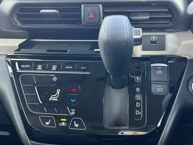 三菱 デリカミニ T プレミアム 大分県 2024(令6)年 2.9万km 緑 〇ワンオーナー/〇ハーフレザーシート/〇純正メモリーナビ（MM223D-LM）/　ラジオ・BT・USB/〇全方位カメラ/〇ETC/〇純正LEDヘッドライト/〇純正フォグランプ/〇スマートキー/〇エンジンプッシュスタート/〇パドルシフト/〇ACC/〇LKA/〇MI-PILOT/〇両側パワースライドドア/〇ルーフレール/〇アイドリングストップ/〇ステアリングヒーター/〇ステアリングスイッチ/〇フロアマット/〇ドアバイザー/〇プライバシーガラス/〇前後ドライブレコーダー/〇ウインカーミラー/〇保証書/〇取扱説明書/〇スペアキー