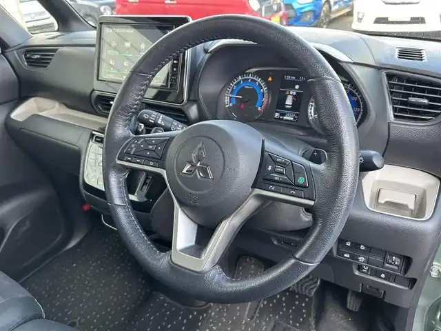三菱 デリカミニ T プレミアム 大分県 2024(令6)年 2.9万km 緑 〇ワンオーナー/〇ハーフレザーシート/〇純正メモリーナビ（MM223D-LM）/　ラジオ・BT・USB/〇全方位カメラ/〇ETC/〇純正LEDヘッドライト/〇純正フォグランプ/〇スマートキー/〇エンジンプッシュスタート/〇パドルシフト/〇ACC/〇LKA/〇MI-PILOT/〇両側パワースライドドア/〇ルーフレール/〇アイドリングストップ/〇ステアリングヒーター/〇ステアリングスイッチ/〇フロアマット/〇ドアバイザー/〇プライバシーガラス/〇前後ドライブレコーダー/〇ウインカーミラー/〇保証書/〇取扱説明書/〇スペアキー