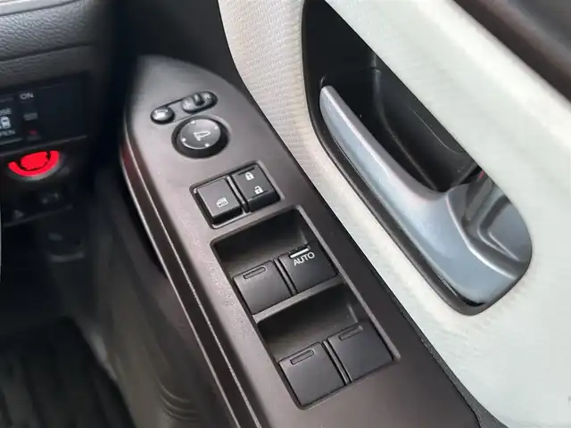 ホンダ Ｎ ＢＯＸ L 栃木県 2022(令4)年 2.7万km ブリティッシュグリーンP 衝突被害軽減ブレーキ/純正SDナビ/フルセグTV/DVD/Bluetooth/USB/バックカメラ/前ドライブレコーダー/前席シートヒーター/片側パワースライドドア/クルーズコントロール/スマートキー×1/プッシュスタート/ステアリングリモコン/LEDオートライト/純正14インチホイールキャップ/アイドリングストップ/横滑り防止装置/取説