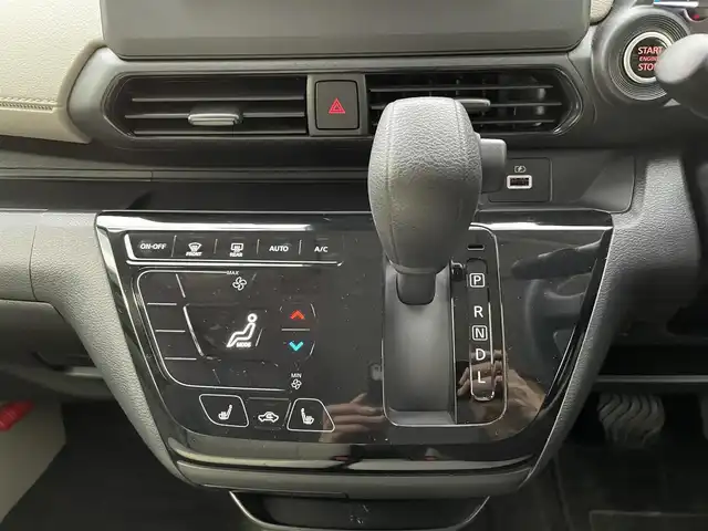 三菱 ｅＫワゴン G 青森県 2021(令3)年 0.4万km シルキーホワイト ワンオーナー /4WD/社外メモリナビ/ (CD/DVD/BT)/ワンセグTV/バックカメラ/コーナーセンサー/前席シートヒーター /ステアリングリモコン/社外ドライブレコーダー/オートライト/衝突軽減ブレーキ/車線逸脱警報/ふらつき警報/先行車発進お知らせ/標識認識/純正ドアバイザー/純正フロアマット/14インチ社外アルミホイール/積込タイヤ/取扱説明書/保証書