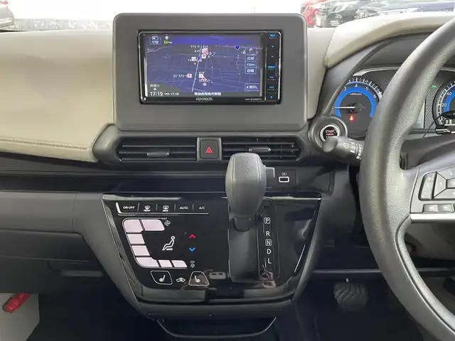 三菱 ｅＫワゴン G 青森県 2021(令3)年 0.4万km シルキーホワイト ワンオーナー /4WD/社外メモリナビ/ (CD/DVD/BT)/ワンセグTV/バックカメラ/コーナーセンサー/前席シートヒーター /ステアリングリモコン/社外ドライブレコーダー/オートライト/衝突軽減ブレーキ/車線逸脱警報/ふらつき警報/先行車発進お知らせ/標識認識/純正ドアバイザー/純正フロアマット/14インチ社外アルミホイール/積込タイヤ/取扱説明書/保証書