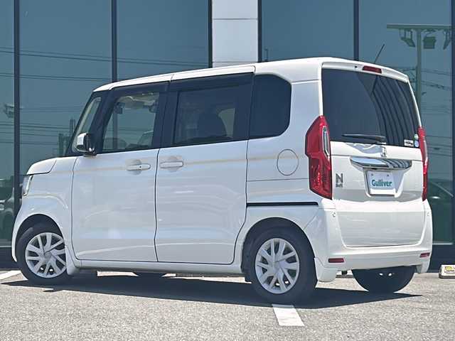 ホンダ Ｎ ＢＯＸ G L ホンダセンシング 福岡県 2017(平29)年 4.4万km プレミアムホワイトパールⅡ 社外7インチSDナビ【MDV-D404BT】【AM/FM/CD/DVD/Bluetooth/フルセグTV】/バックカメラ/前後ドライブレコーダー【DC-DR652】/ビルトインETC/USB充電ポート×2/ホンダセンシング/・衝突軽減ブレーキ/・誤発進抑制機能/・後方誤発進抑制機能/・歩行者事故低減ステアリング/・アダプティブクルーズコントロール/・路外逸脱抑制機能/・先行車発進お知らせ機能/・標識認識機能/両側電動パワースライドドア/純正フロアマット/電格ウィンカーミラー/ドアバイザー/横滑り防止装置/盗難防止装置/保証書/取扱説明書/スペアキー×1