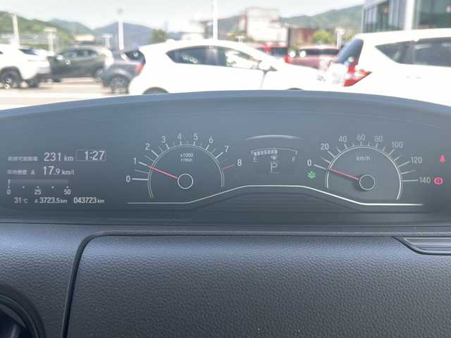 ホンダ Ｎ ＢＯＸ G L ホンダセンシング 福岡県 2017(平29)年 4.4万km プレミアムホワイトパールⅡ 社外7インチSDナビ【MDV-D404BT】【AM/FM/CD/DVD/Bluetooth/フルセグTV】/バックカメラ/前後ドライブレコーダー【DC-DR652】/ビルトインETC/USB充電ポート×2/ホンダセンシング/・衝突軽減ブレーキ/・誤発進抑制機能/・後方誤発進抑制機能/・歩行者事故低減ステアリング/・アダプティブクルーズコントロール/・路外逸脱抑制機能/・先行車発進お知らせ機能/・標識認識機能/両側電動パワースライドドア/純正フロアマット/電格ウィンカーミラー/ドアバイザー/横滑り防止装置/盗難防止装置/保証書/取扱説明書/スペアキー×1