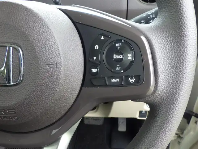 ホンダ Ｎ ＢＯＸ G L ホンダセンシング 千葉県 2017(平29)年 4.4万km プレミアムホワイトパールⅡ 社外7インチSDナビ【MDV-D404BT】【AM/FM/CD/DVD/Bluetooth/フルセグTV】/バックカメラ/前後ドライブレコーダー【DC-DR652】/ビルトインETC/USB充電ポート×2/ホンダセンシング/・衝突軽減ブレーキ/・誤発進抑制機能/・後方誤発進抑制機能/・歩行者事故低減ステアリング/・アダプティブクルーズコントロール/・路外逸脱抑制機能/・先行車発進お知らせ機能/・標識認識機能/両側電動パワースライドドア/純正フロアマット/電格ウィンカーミラー/ドアバイザー/横滑り防止装置/盗難防止装置/保証書/取扱説明書/スペアキー×1