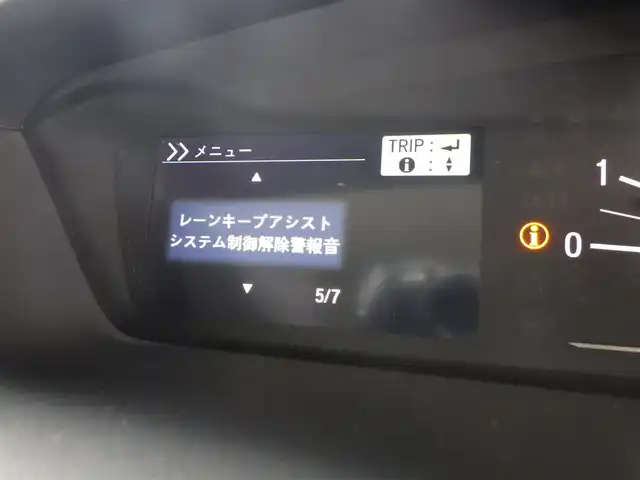 ホンダ Ｎ ＢＯＸ G L ホンダセンシング 千葉県 2017(平29)年 4.4万km プレミアムホワイトパールⅡ 社外7インチSDナビ【MDV-D404BT】【AM/FM/CD/DVD/Bluetooth/フルセグTV】/バックカメラ/前後ドライブレコーダー【DC-DR652】/ビルトインETC/USB充電ポート×2/ホンダセンシング/・衝突軽減ブレーキ/・誤発進抑制機能/・後方誤発進抑制機能/・歩行者事故低減ステアリング/・アダプティブクルーズコントロール/・路外逸脱抑制機能/・先行車発進お知らせ機能/・標識認識機能/両側電動パワースライドドア/純正フロアマット/電格ウィンカーミラー/ドアバイザー/横滑り防止装置/盗難防止装置/保証書/取扱説明書/スペアキー×1
