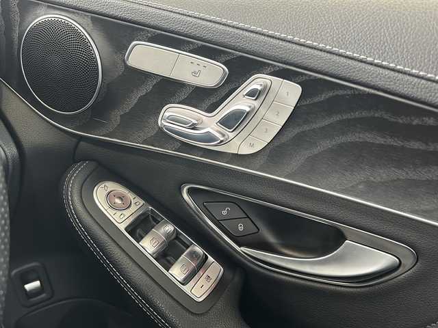 メルセデス・ベンツ Ｃ２００ アバンギャルド AMGライン 愛媛県 2016(平28)年 6.5万km 白 登録時走行距離64719km/純正ナビ/ビルトインETC/バックカメラ/フルセグTV/Bluetooth接続/CD、DVD再生/クルーズコントロール/レザーシート/D席パワーシート/前席シートヒーター/前後ドライブレコーダー/パドルシフト/ステアリングアシスト/オートライト/純正18インチアルミホイール