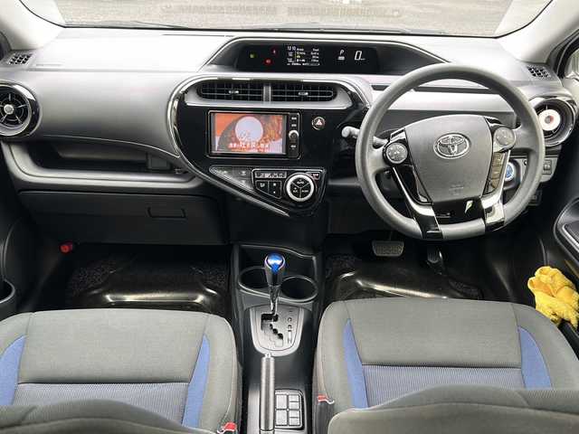 トヨタ アクア S 岐阜県 2017(平29)年 7.1万km ライムホワイトパールクリスタルシャイン AM/FM/DISC/TV/SD/Bluetooth/ETC/純正マット/ECOMODE/EVMODE