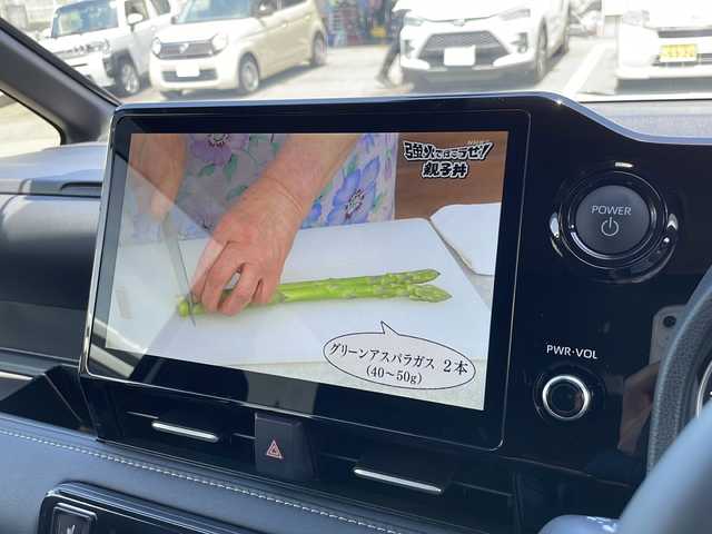 トヨタ ノア ハイブリッド S－Z 静岡県 2024(令6)年 0.1万km ホワイトパールクリスタルシャイン スマートキー/プッシュスタート/純正10.5インチナビ/　フルセグTV/BTオーディオ/Miracast/DVD/全方位カメラ/デジタルインナーミラー/4WD/寒冷地仕様/ハンドルヒーター/ステアリングスイッチ/AC100V電源/オートホールド/パーキングアシスト/前後コーナーセンサー/LEDヘッドライト