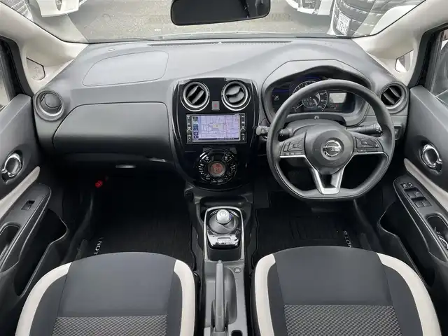 日産 ノート e－パワー X 東京都 2019(令1)年 8.1万km スーパーブラック 純正ナビ/バックモニター/エマージェンシーブレーキ/車線逸脱警報/ソナー/クルーズコントロール/ETC/車両接近警報装置/横滑り防止措置/スマートキー/オートエアコン/Pスタート/オートライト