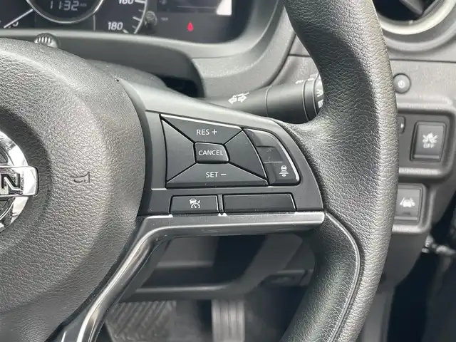 日産 ノート e－パワー X 東京都 2019(令1)年 8.1万km スーパーブラック 純正ナビ/バックモニター/エマージェンシーブレーキ/車線逸脱警報/ソナー/クルーズコントロール/ETC/車両接近警報装置/横滑り防止措置/スマートキー/オートエアコン/Pスタート/オートライト