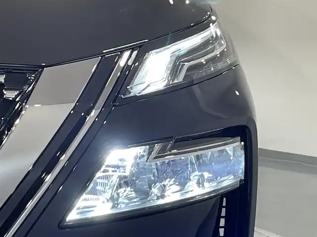 日産 エクストレイル オーテック e-4ORCE アドバンスドPKG 愛知県 2023(令5)年 0.7万km ダイヤモンドブラック 純正１２．３インチナビ　/(Bluetooth/フルセグTV/AM/FM/Carplay/USB)/アラウンドビューモニター/プロパイロット/プロパイロットパーキング　/ビルトインＥＴＣ２．０　/黒レザーシート　/デジタルインナーミラー　/ワイヤレス充電　/電動バックドア　/ブラインドスポットモニター（ＢＳＷ）　/ＡＣ１００Ｖ　/シートヒーター/ステアリングヒーター　/電動パワーシート/ヘッドアップディスプレイ/ドライブレコーダー/ルーフレール