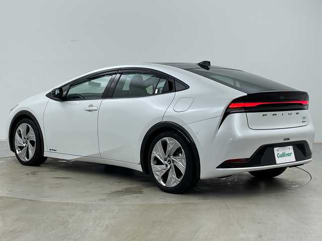 トヨタ プリウス Z 道央・札幌 2023(令5)年 1.6万km プラチナホワイトパールマイカ ・4WD/・寒冷地仕様/・ガラスルーフ/・純正ディスプレイオーディオ/・ナビ&BT&Miracast&フルセグTV/・全方位カメラ/・パワーバックドア/・デジタルインナーミラー/・トヨタセーフティセンス/・レーダークルーズコントロール/・ブラインドスポットモニター/・レザーシート/・D席メモリ機能付パワーシート/・前席シートヒーター&ベンチレーション/・ステアリングヒーター/・置くだけ充電/・AC100V/・ビルトインETC2.0/・クリアランスソナー/・LEDヘッドライト/・オートライト/・オートマチックハイビーム/・スマートキー/・モデリスタ19インチAW