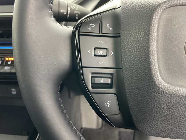 トヨタ プリウス Z 道央・札幌 2023(令5)年 1.6万km プラチナホワイトパールマイカ ・4WD/・寒冷地仕様/・ガラスルーフ/・純正ディスプレイオーディオ/・ナビ&BT&Miracast&フルセグTV/・全方位カメラ/・パワーバックドア/・デジタルインナーミラー/・トヨタセーフティセンス/・レーダークルーズコントロール/・ブラインドスポットモニター/・レザーシート/・D席メモリ機能付パワーシート/・前席シートヒーター&ベンチレーション/・ステアリングヒーター/・置くだけ充電/・AC100V/・ビルトインETC2.0/・クリアランスソナー/・LEDヘッドライト/・オートライト/・オートマチックハイビーム/・スマートキー/・モデリスタ19インチAW