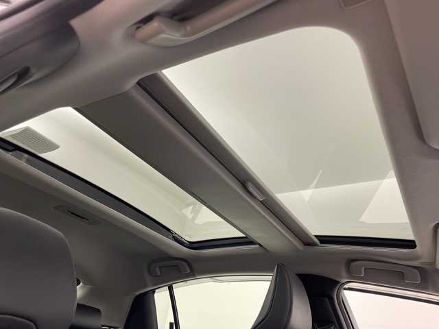 トヨタ プリウス Z 道央・札幌 2023(令5)年 1.6万km プラチナホワイトパールマイカ ・4WD/・寒冷地仕様/・ガラスルーフ/・純正ディスプレイオーディオ/・ナビ&BT&Miracast&フルセグTV/・全方位カメラ/・パワーバックドア/・デジタルインナーミラー/・トヨタセーフティセンス/・レーダークルーズコントロール/・ブラインドスポットモニター/・レザーシート/・D席メモリ機能付パワーシート/・前席シートヒーター&ベンチレーション/・ステアリングヒーター/・置くだけ充電/・AC100V/・ビルトインETC2.0/・クリアランスソナー/・LEDヘッドライト/・オートライト/・オートマチックハイビーム/・スマートキー/・モデリスタ19インチAW