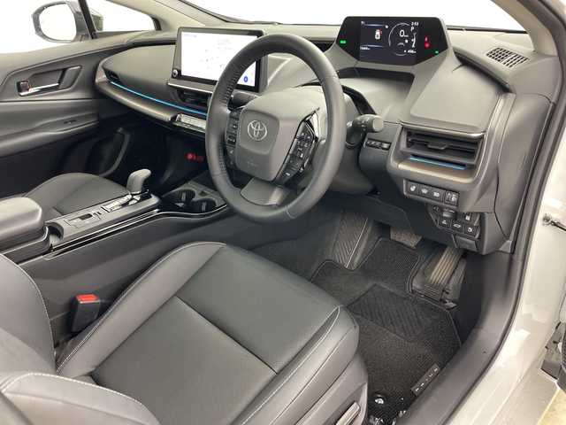 トヨタ プリウス Z 道央・札幌 2023(令5)年 1.6万km プラチナホワイトパールマイカ ・4WD/・寒冷地仕様/・ガラスルーフ/・純正ディスプレイオーディオ/・ナビ&BT&Miracast&フルセグTV/・全方位カメラ/・パワーバックドア/・デジタルインナーミラー/・トヨタセーフティセンス/・レーダークルーズコントロール/・ブラインドスポットモニター/・レザーシート/・D席メモリ機能付パワーシート/・前席シートヒーター&ベンチレーション/・ステアリングヒーター/・置くだけ充電/・AC100V/・ビルトインETC2.0/・クリアランスソナー/・LEDヘッドライト/・オートライト/・オートマチックハイビーム/・スマートキー/・モデリスタ19インチAW