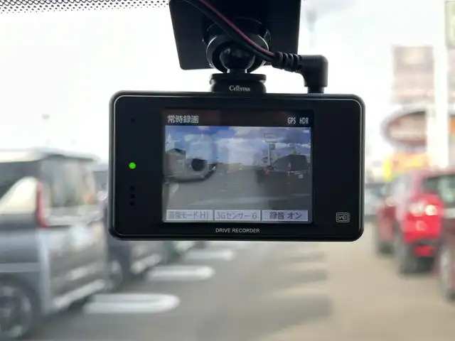 スズキ スイフト HYBRID RS 宮城県 2017(平29)年 11.9万km ピュアホワイトP 社外SDナビ/【CD・DVD・SD・BT・フルセグTV】/バックカメラ/純正エアロ/純正15インチAW/D席シートヒーター/パドルシフト/社外ドライブレコーダー/革巻きステアリング/ステアリングスイッチ/アイドリングストップ/横滑り防止装置/オートライト/LEDヘッドライト/フォグライト/スマートキーX２/ETC