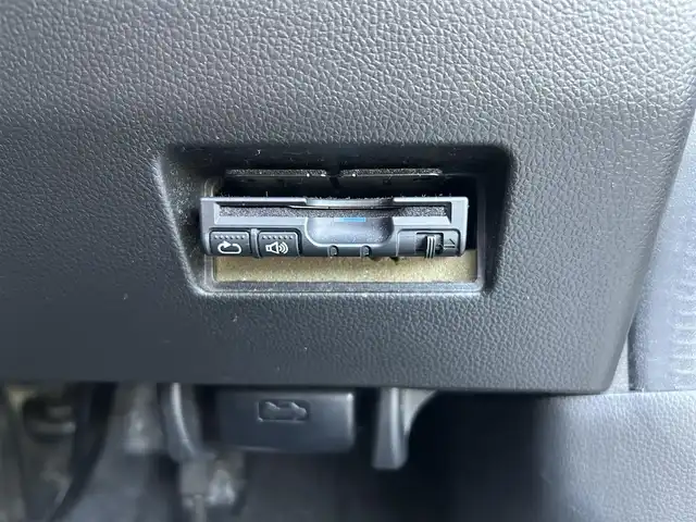 スズキ スイフト HYBRID RS 宮城県 2017(平29)年 11.9万km ピュアホワイトP 社外SDナビ/【CD・DVD・SD・BT・フルセグTV】/バックカメラ/純正エアロ/純正15インチAW/D席シートヒーター/パドルシフト/社外ドライブレコーダー/革巻きステアリング/ステアリングスイッチ/アイドリングストップ/横滑り防止装置/オートライト/LEDヘッドライト/フォグライト/スマートキーX２/ETC