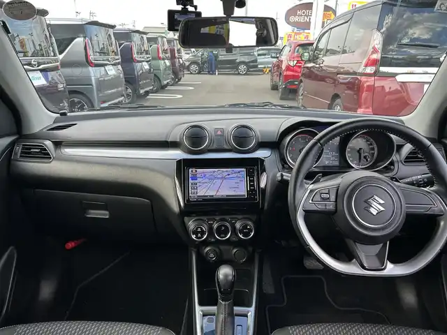 スズキ スイフト HYBRID RS 宮城県 2017(平29)年 11.9万km ピュアホワイトP 社外SDナビ/【CD・DVD・SD・BT・フルセグTV】/バックカメラ/純正エアロ/純正15インチAW/D席シートヒーター/パドルシフト/社外ドライブレコーダー/革巻きステアリング/ステアリングスイッチ/アイドリングストップ/横滑り防止装置/オートライト/LEDヘッドライト/フォグライト/スマートキーX２/ETC