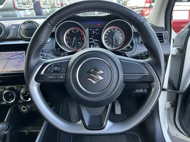 スズキ スイフト HYBRID RS 宮城県 2017(平29)年 11.9万km ピュアホワイトP 社外SDナビ/【CD・DVD・SD・BT・フルセグTV】/バックカメラ/純正エアロ/純正15インチAW/D席シートヒーター/パドルシフト/社外ドライブレコーダー/革巻きステアリング/ステアリングスイッチ/アイドリングストップ/横滑り防止装置/オートライト/LEDヘッドライト/フォグライト/スマートキーX２/ETC