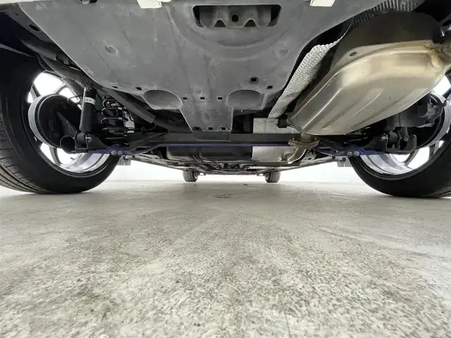 マツダ デミオ 13S Lパッケージ 千葉県 2015(平27)年 1.5万km スノーフレイクホワイトパールマイカ 純正メモリナビ/　CD/DVD/BT/フルセグTV/衝突軽減ブレーキ/レーンキープアシスト/ブラインドスポットモニター/ヘッドアップディスプレイ/ETC/バックカメラ/プッシュスタート&スマートキー/ステアリングスイッチ/革巻きステアリング/HIDヘッドライト/フォグライト/エンケイ17インチアルミホイール