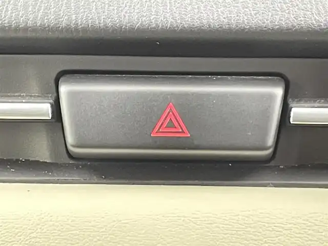 マツダ デミオ 13S Lパッケージ 千葉県 2015(平27)年 1.5万km スノーフレイクホワイトパールマイカ 純正メモリナビ/　CD/DVD/BT/フルセグTV/衝突軽減ブレーキ/レーンキープアシスト/ブラインドスポットモニター/ヘッドアップディスプレイ/ETC/バックカメラ/プッシュスタート&スマートキー/ステアリングスイッチ/革巻きステアリング/HIDヘッドライト/フォグライト/エンケイ17インチアルミホイール