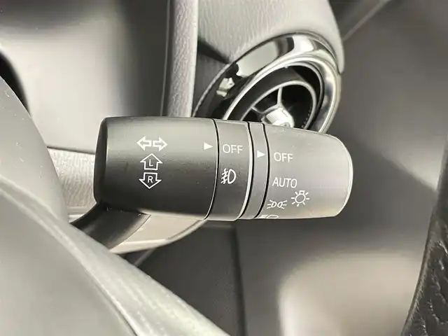 マツダ デミオ 13S Lパッケージ 千葉県 2015(平27)年 1.5万km スノーフレイクホワイトパールマイカ 純正メモリナビ/　CD/DVD/BT/フルセグTV/衝突軽減ブレーキ/レーンキープアシスト/ブラインドスポットモニター/ヘッドアップディスプレイ/ETC/バックカメラ/プッシュスタート&スマートキー/ステアリングスイッチ/革巻きステアリング/HIDヘッドライト/フォグライト/エンケイ17インチアルミホイール