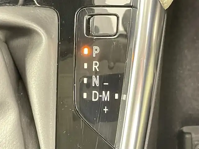 マツダ デミオ 13S Lパッケージ 千葉県 2015(平27)年 1.5万km スノーフレイクホワイトパールマイカ 純正メモリナビ/　CD/DVD/BT/フルセグTV/衝突軽減ブレーキ/レーンキープアシスト/ブラインドスポットモニター/ヘッドアップディスプレイ/ETC/バックカメラ/プッシュスタート&スマートキー/ステアリングスイッチ/革巻きステアリング/HIDヘッドライト/フォグライト/エンケイ17インチアルミホイール