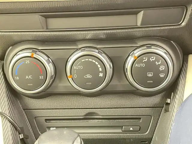 マツダ デミオ 13S Lパッケージ 千葉県 2015(平27)年 1.5万km スノーフレイクホワイトパールマイカ 純正メモリナビ/　CD/DVD/BT/フルセグTV/衝突軽減ブレーキ/レーンキープアシスト/ブラインドスポットモニター/ヘッドアップディスプレイ/ETC/バックカメラ/プッシュスタート&スマートキー/ステアリングスイッチ/革巻きステアリング/HIDヘッドライト/フォグライト/エンケイ17インチアルミホイール