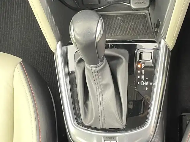 マツダ デミオ 13S Lパッケージ 千葉県 2015(平27)年 1.5万km スノーフレイクホワイトパールマイカ 純正メモリナビ/　CD/DVD/BT/フルセグTV/衝突軽減ブレーキ/レーンキープアシスト/ブラインドスポットモニター/ヘッドアップディスプレイ/ETC/バックカメラ/プッシュスタート&スマートキー/ステアリングスイッチ/革巻きステアリング/HIDヘッドライト/フォグライト/エンケイ17インチアルミホイール