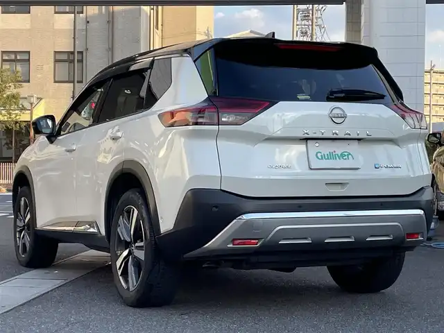 日産 エクストレイル G e－4ORCE 岡山県 2023(令5)年 10.4万km ブリリアントホワイトパール/スーパーブラック 2トーン 登録時走行距離103618km/置くだけ充電/プロパイロット/e-pedal/プロパイロットパーキング/純正ナビ/(AM/FM/TV/BT/AppleCarPlay)/全方位カメラ/ビルトインETC/ドライブレコーダー/電動リアゲート/寒冷地仕様/ステアリングヒーター/D+N席シートヒーター/D+N席パワーシート/D席シートメモリ/スマートキー/スペアキー/純正１９インチアルミホイール