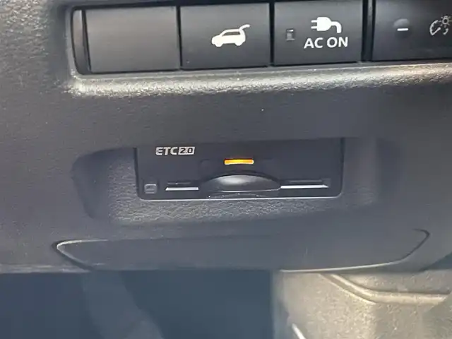 日産 エクストレイル G e－4ORCE 岡山県 2023(令5)年 10.4万km ブリリアントホワイトパール/スーパーブラック 2トーン 登録時走行距離103618km/置くだけ充電/プロパイロット/e-pedal/プロパイロットパーキング/純正ナビ/(AM/FM/TV/BT/AppleCarPlay)/全方位カメラ/ビルトインETC/ドライブレコーダー/電動リアゲート/寒冷地仕様/ステアリングヒーター/D+N席シートヒーター/D+N席パワーシート/D席シートメモリ/スマートキー/スペアキー/純正１９インチアルミホイール